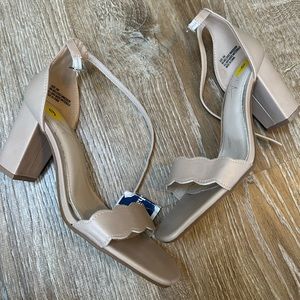 Nice Scalloped Open-toe Heels